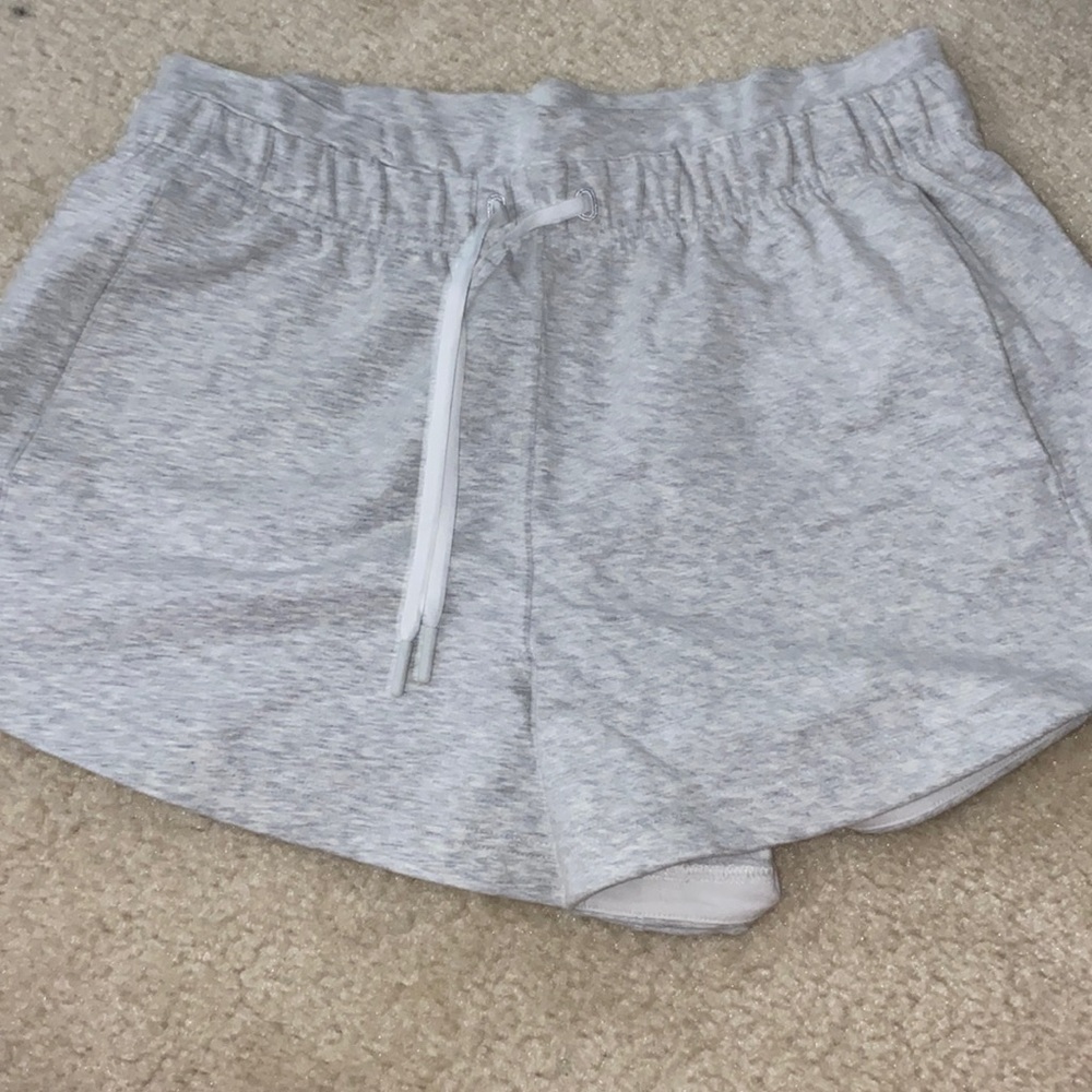 NEVER WORN Lululemon inner glow shorts in heathered grey